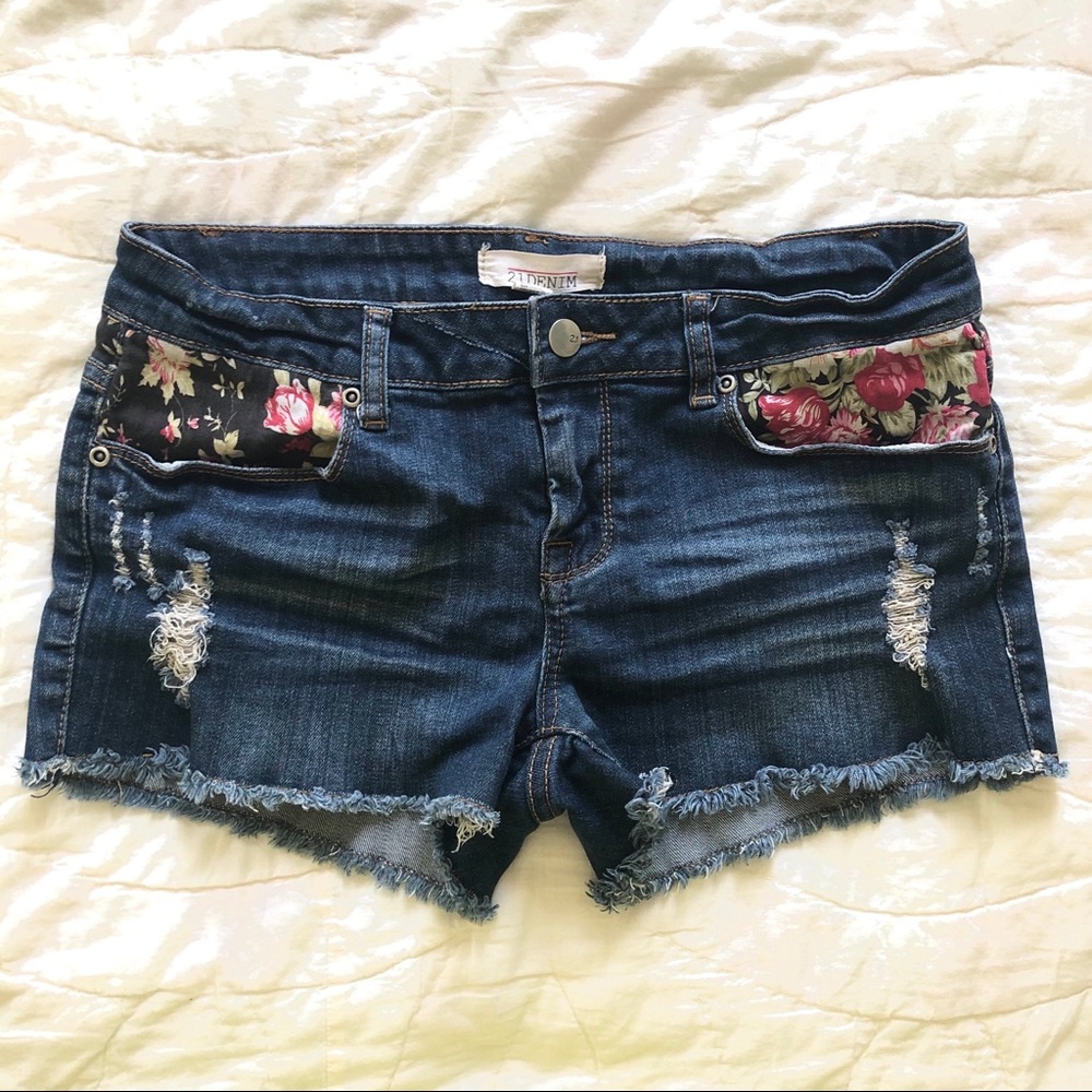 Forever 21 Denim Floral Pocket Shorts Distressed Raw Hem Size 28
